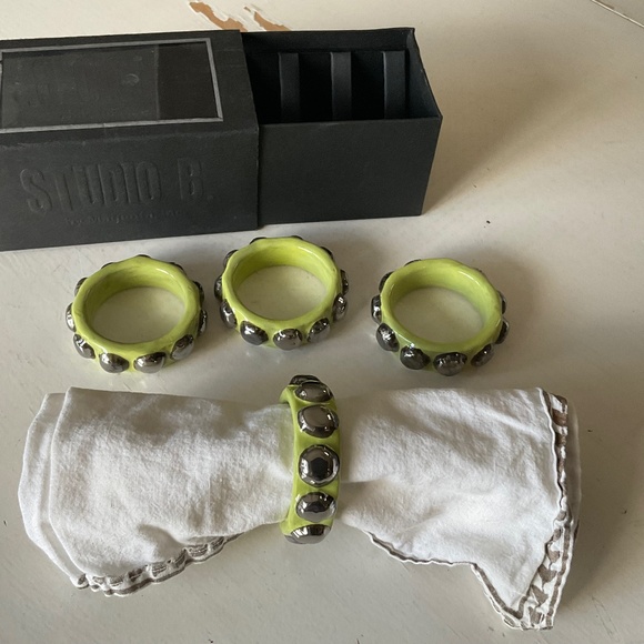 STUDIO B GREEN W/ SILVER NAPKIN RINGS - CONTEMPORARY NWB - Picture 6 of 7